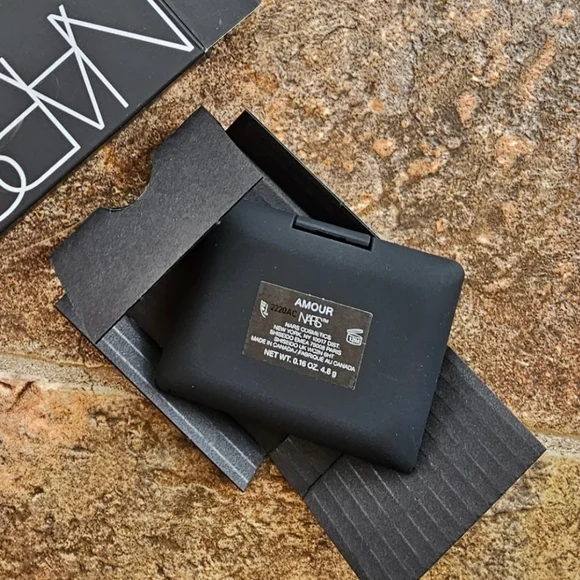 NARS Powder Blush, Amour - Picture 6 of 7